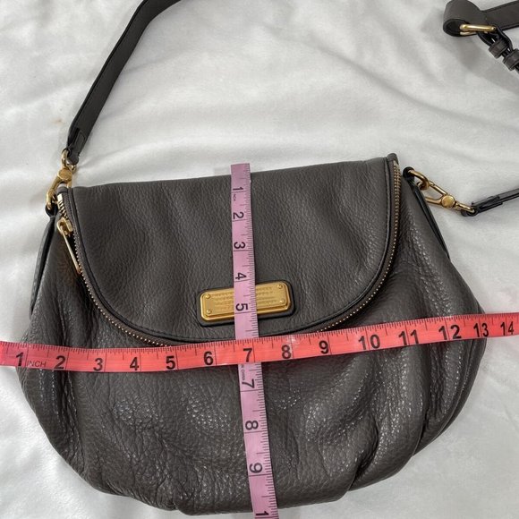 MARC JACOBS Q Natasha Pebbled Leather Gray Crossbody Bag Gold Hardware EUC - Picture 15 of 15